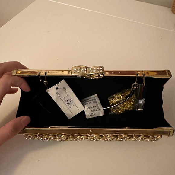 Clutch - Picture 2 of 3